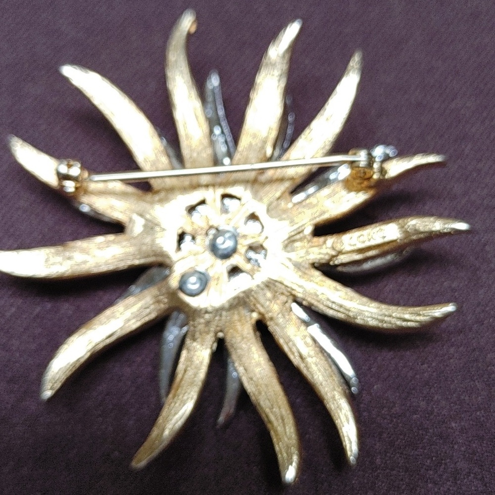 VTG Coro Elegant Gold and Silver Floral Brooch - Picture 7 of 9